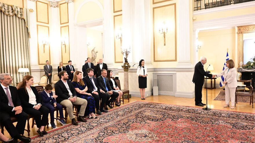 Σακελλαροπούλου: Παρασημοφόρησε τον εφοπλιστή Παναγιώτη Λασκαρίδη - Φωτογραφίες