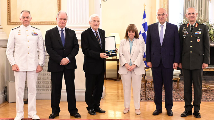 Σακελλαροπούλου: Παρασημοφόρησε τον εφοπλιστή Παναγιώτη Λασκαρίδη - Φωτογραφίες