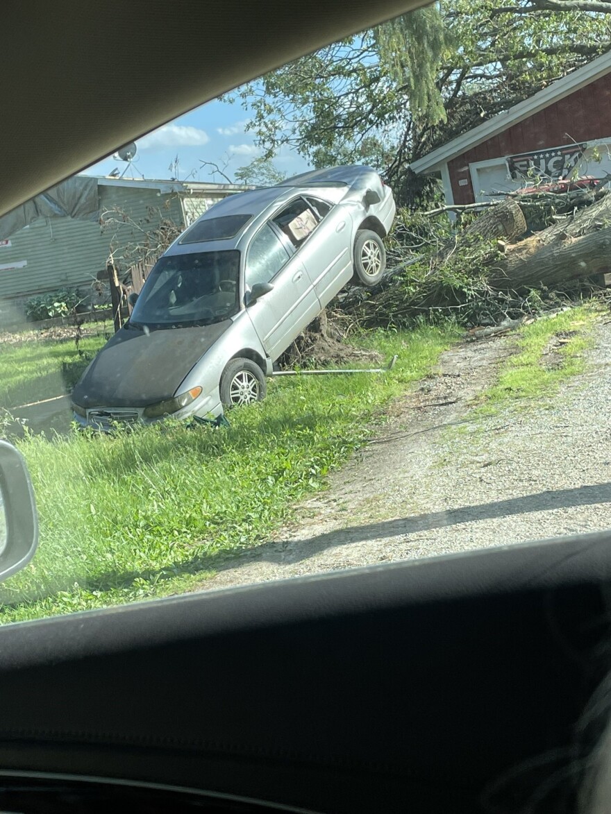 ΗΠΑ: Κυνηγοί ανεμοστρόβιλων κατέγραψαν στέγες σπιτιών να σηκώνονται στον αέρα - Δείτε βίντεο και φωτογραφίες