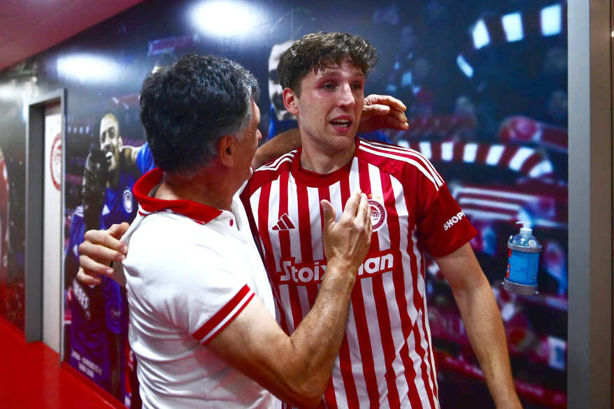 Ρέτσος για τον τελικό του Ολυμπιακού στο Conference League: Θέλουμε να κρατήσουμε την κούπα στην Ελλάδα 