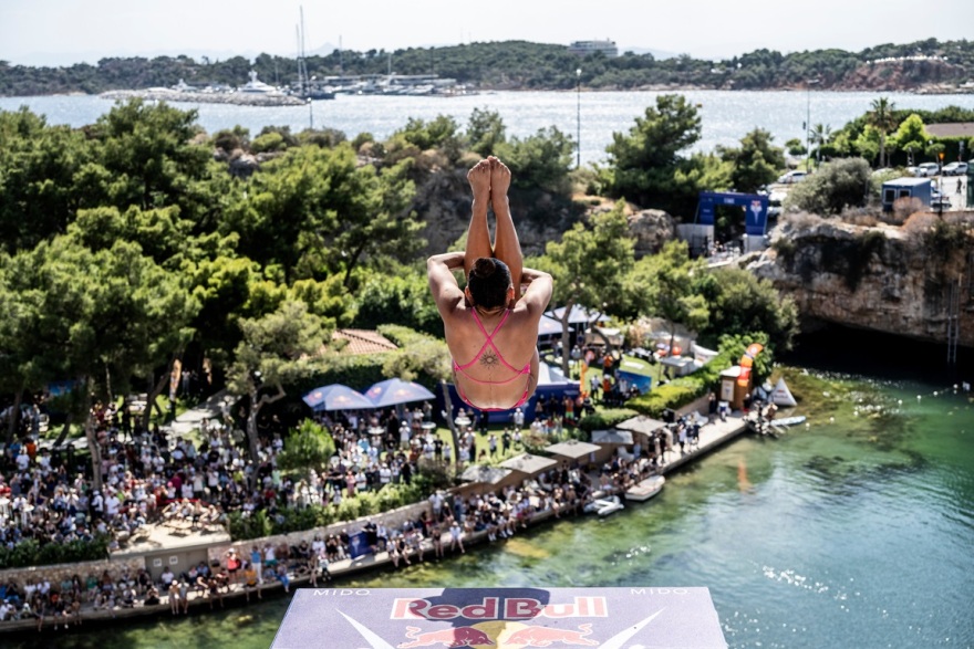 Red Bull Cliff Diving: Αθλητικό υπερθέαμα στην ειδυλλιακή Λίμνη Βουλιαγμένη - Εντυπωσιακές εικόνες