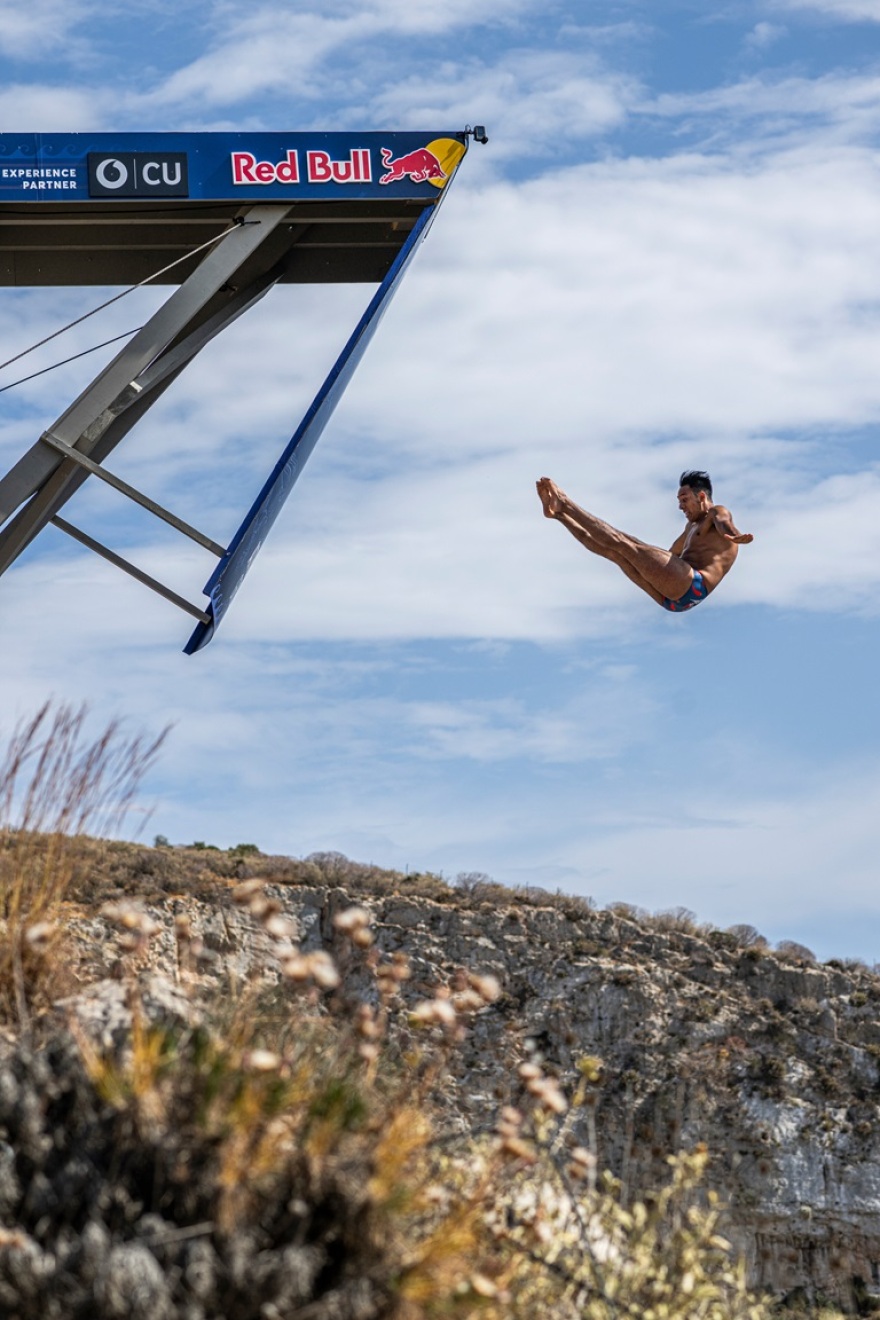 Red Bull Cliff Diving: Αθλητικό υπερθέαμα στην ειδυλλιακή Λίμνη Βουλιαγμένη - Εντυπωσιακές εικόνες