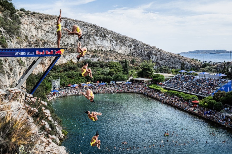 Red Bull Cliff Diving: Αθλητικό υπερθέαμα στην ειδυλλιακή Λίμνη Βουλιαγμένη - Εντυπωσιακές εικόνες