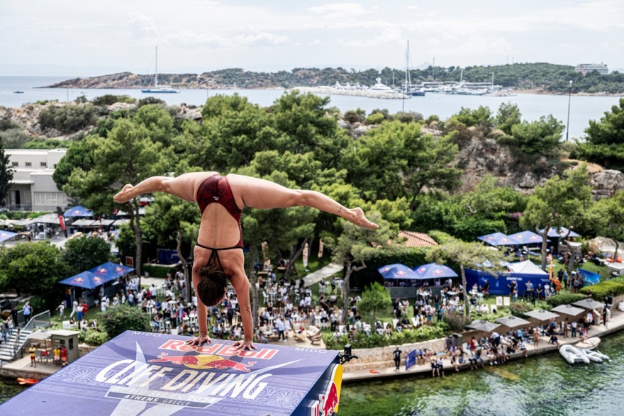 Red Bull Cliff Diving: Αθλητικό υπερθέαμα στην ειδυλλιακή Λίμνη Βουλιαγμένη - Εντυπωσιακές εικόνες