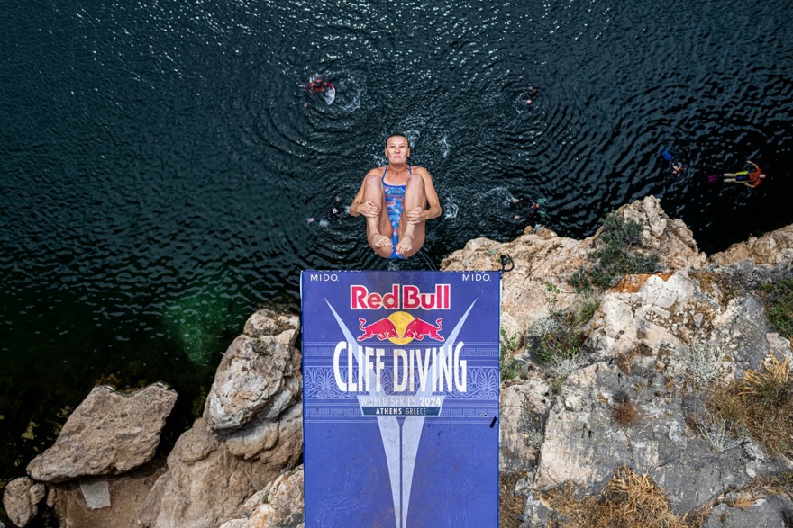 Red Bull Cliff Diving: Αθλητικό υπερθέαμα στην ειδυλλιακή Λίμνη Βουλιαγμένη - Εντυπωσιακές εικόνες