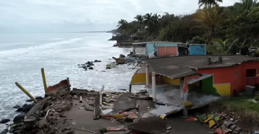 Las Barrancas: To πρώτο χωριό που βυθίζεται, ίσως σωθεί από... τα δέντρα του