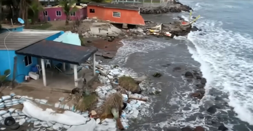 Las Barrancas: To πρώτο χωριό που βυθίζεται, ίσως σωθεί από... τα δέντρα του