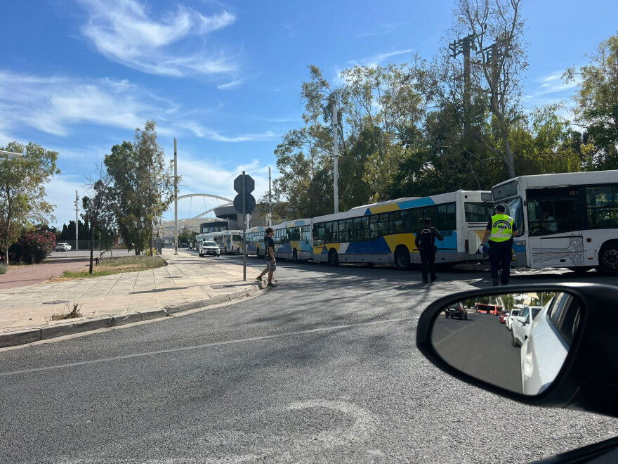 Conference League: Οπαδοί του Ολυμπιακού και της Φιορεντίνα σε ΣΕΦ και ΟΑΚΑ πριν τον τελικό - Δείτε βίντεο