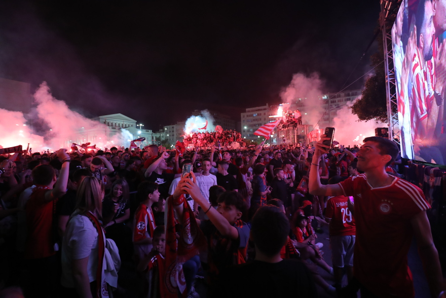 Ολυμπιακός: Δείτε τι έγινε στον Πειραιά τη στιγμή που έκανε το 1-0 με τη Φιορεντίνα