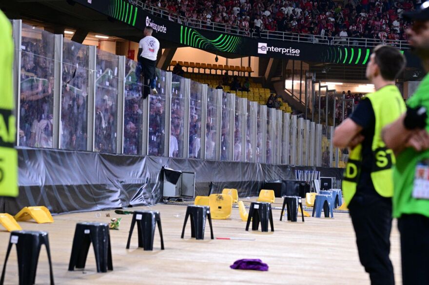 Τελικός Conference League: Βανδαλισμοί από Ιταλούς μετά το τέλος του αγώνα με τον Ολυμπιακό