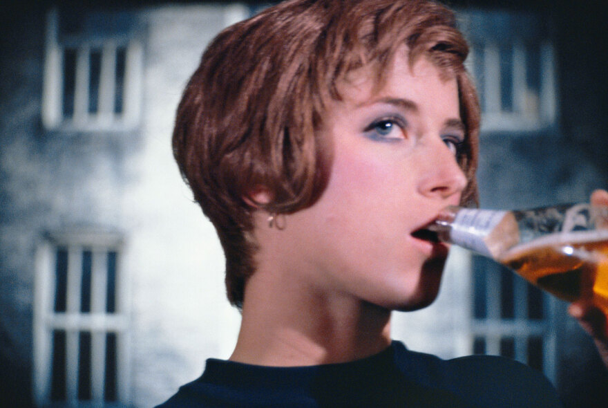 «Cindy Sherman at Cycladic: Πρώιμα έργα»