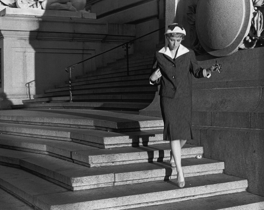 «Cindy Sherman at Cycladic: Πρώιμα έργα»