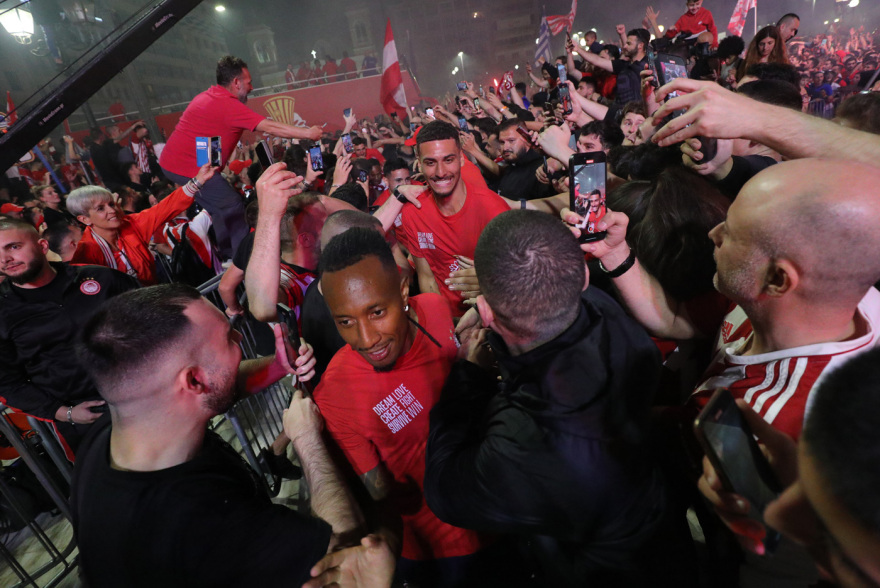 Ολυμπιακός: Δείτε τι έγινε στον Πειραιά τη στιγμή που έκανε το 1-0 με τη Φιορεντίνα