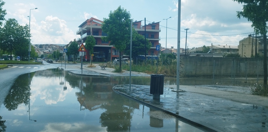 Ιωάννινα: Ισχυρή βροχόπτωση και χαλάζι - Διακοπή κυκλοφορίας λόγω συσσώρευσης υδάτων, δείτε φωτογραφίες
