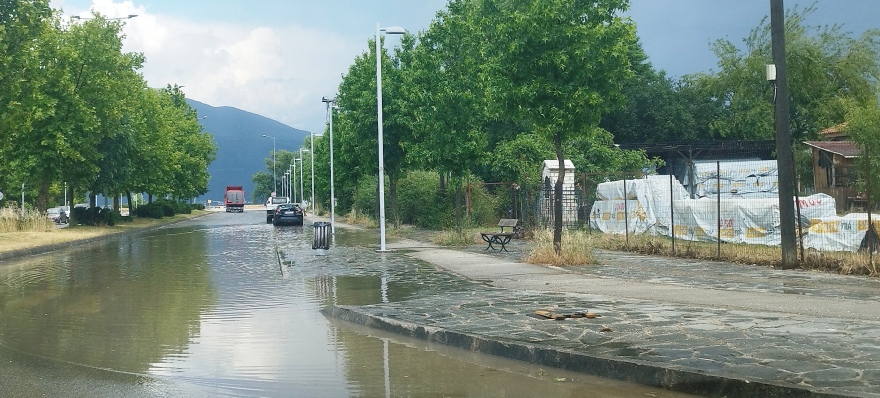 Ιωάννινα: Ισχυρή βροχόπτωση και χαλάζι - Διακοπή κυκλοφορίας λόγω συσσώρευσης υδάτων, δείτε φωτογραφίες
