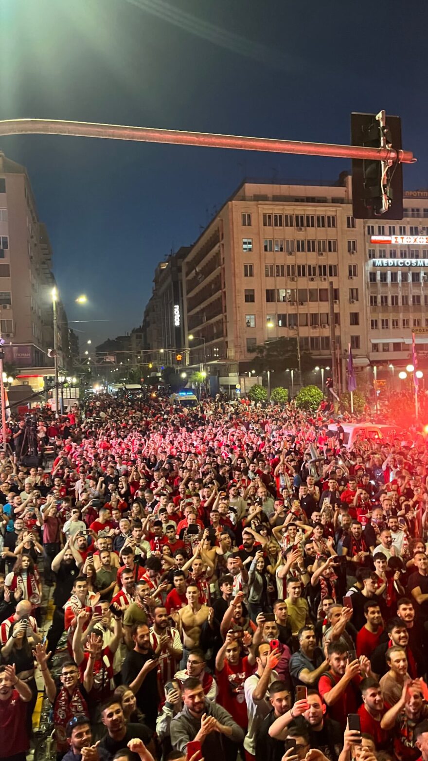 Ντάνιελ Ποντένσε σε Γιάννη Αντετοκούνμπο: «Έλα ρε πού είσαι; Έλα να γιορτάσουμε»