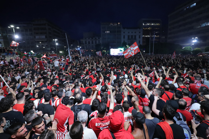 Ολυμπιακός: Δείτε τι έγινε στον Πειραιά τη στιγμή που έκανε το 1-0 με τη Φιορεντίνα