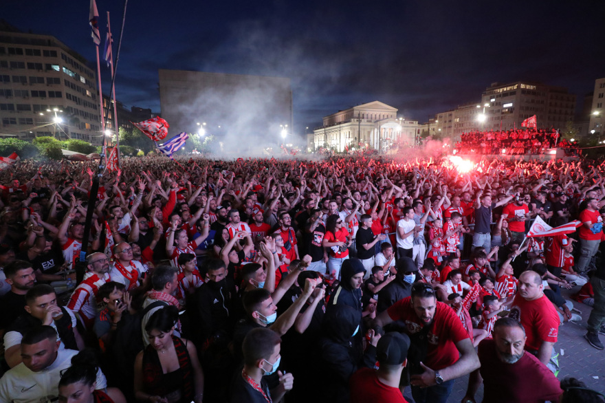 Ολυμπιακός: Δείτε τι έγινε στον Πειραιά τη στιγμή που έκανε το 1-0 με τη Φιορεντίνα