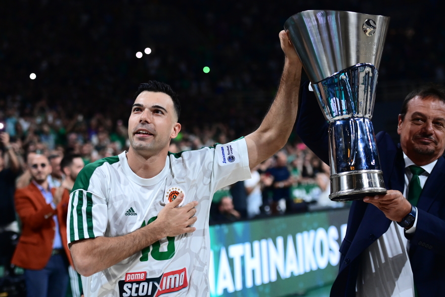 Παναθηναϊκός: Στην οροφή του ΟΑΚΑ το λάβαρο με το 7ο αστέρι 