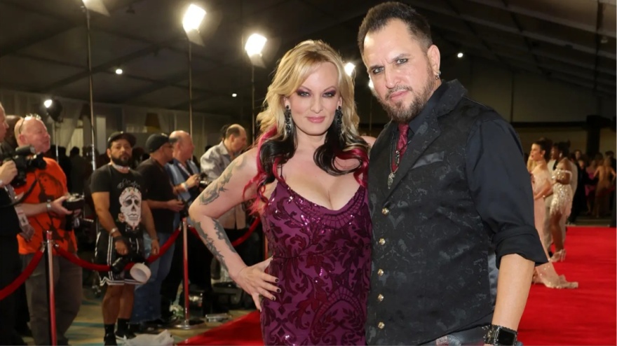 Η αντίδραση της Στόρμι Ντάνιελς όταν έμαθε πως καταδικάστηκε ο Τραμπ   