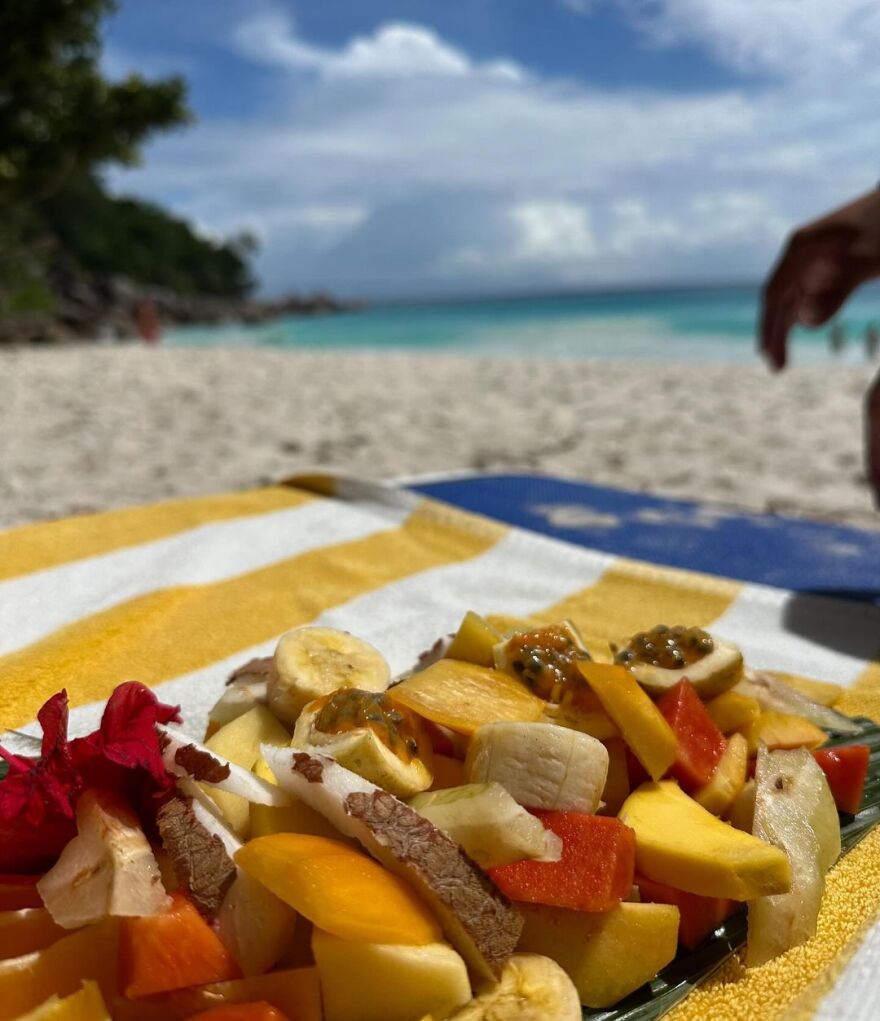 Τάσος Μπακασέτας: Το ταξίδι με τη σύντροφό του, Σπυριδούλα Ανδριώτη στις Σεϋχέλλες