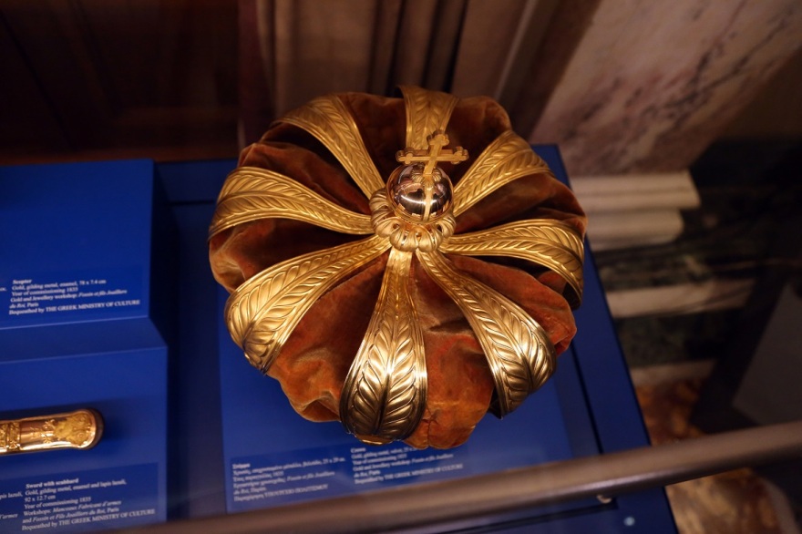 Βουλή: Στην αίθουσα Τροπαίων τα βασιλικά εμβλήματα του Όθωνα - Δείτε φωτογραφίες