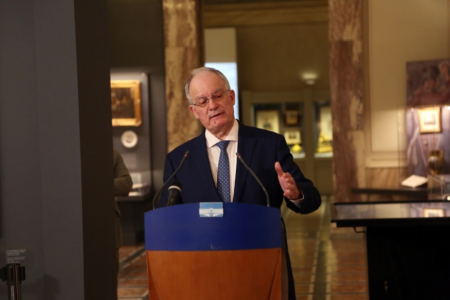 Βουλή: Στην αίθουσα Τροπαίων τα βασιλικά εμβλήματα του Όθωνα - Δείτε φωτογραφίες