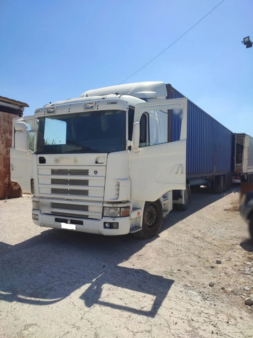 Ασπρόπυργος: Εντοπίστηκαν την ώρα που φόρτωναν κούτες με λαθραία τσιγάρα - Κατασχέθηκαν 644.500 πακέτα