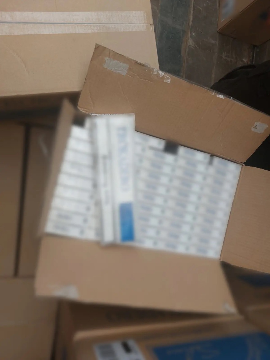 Ασπρόπυργος: Εντοπίστηκαν την ώρα που φόρτωναν κούτες με λαθραία τσιγάρα - Κατασχέθηκαν 644.500 πακέτα