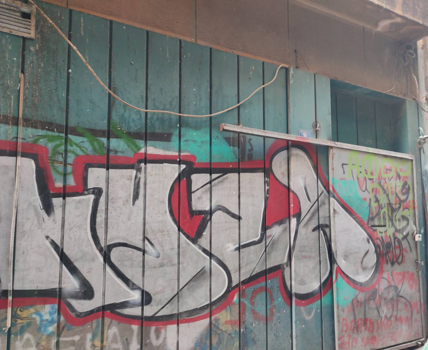 Εφιάλτης για 33χρονη στην Ομόνοια - 27χρονος τη μαχαίρωσε, τη βίασε και την κλείδωσε σε εγκαταλελειμμένο κτήριο