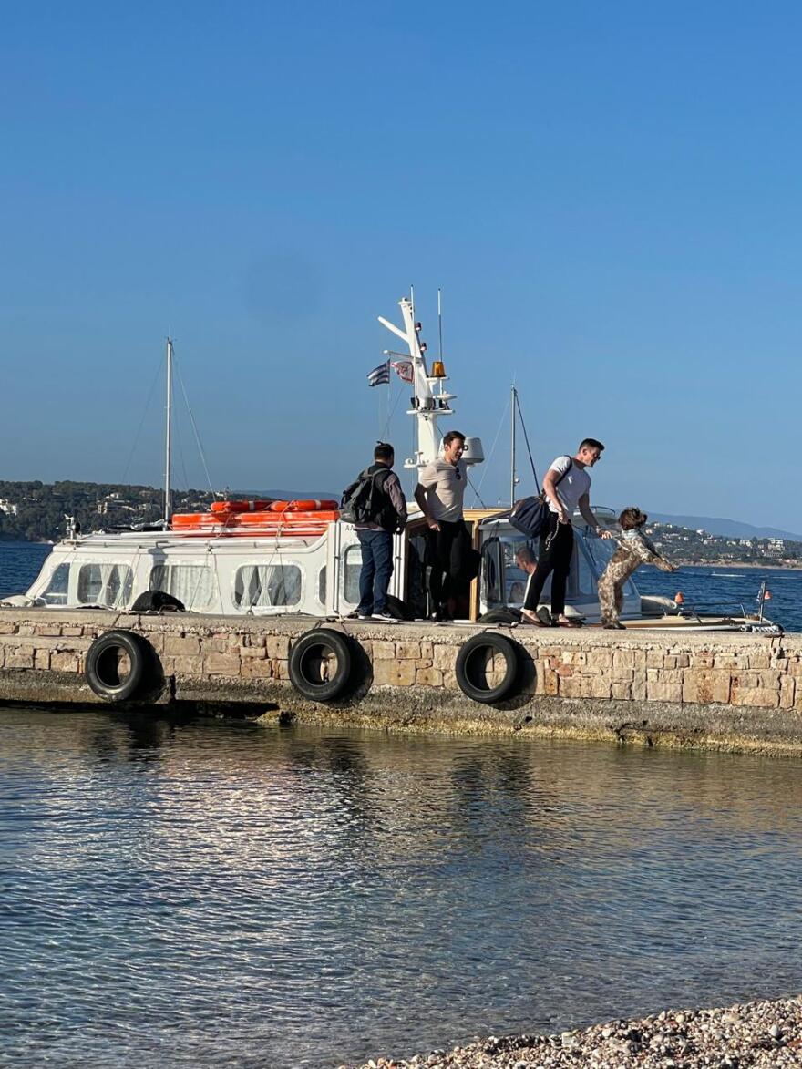 Στις Σπέτσες με τον Τάιλερ και τη Φάρλι ο Στέφανος Κασσελάκης 