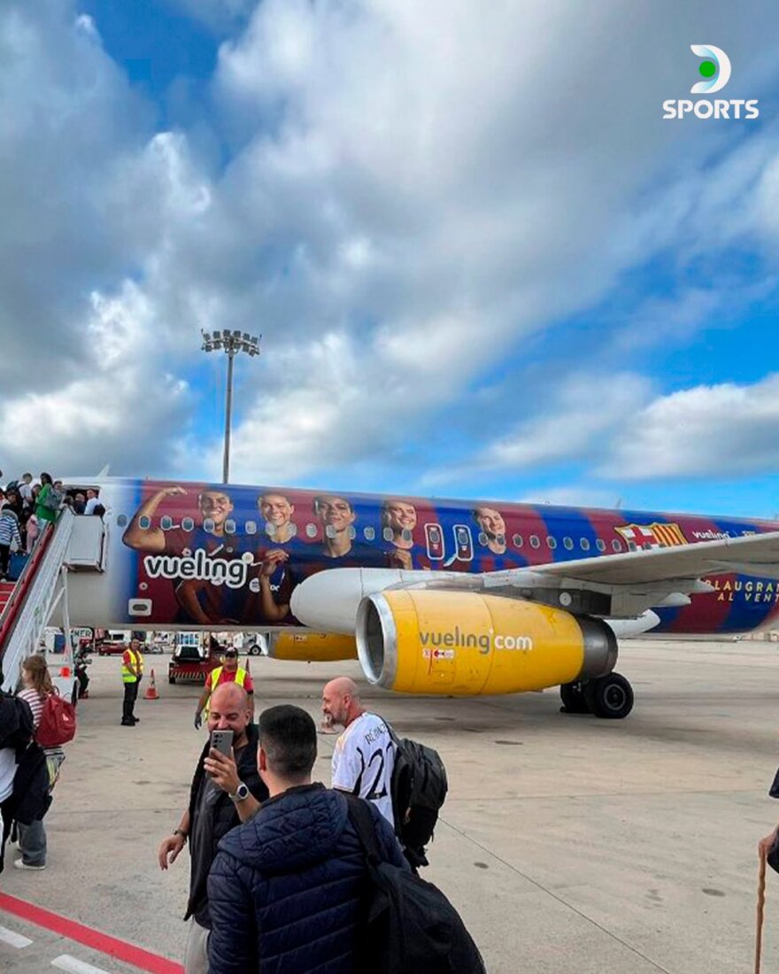 Οπαδοί της Ρεάλ ταξίδεψαν για τον τελικό του Champions League με αεροπλάνο στα χρώματα της Μπαρτσελόνα! - Δείτε βίντεο