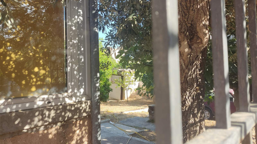 Λιόσια: Χωρίς τέλος το θρίλερ με την απανθρακωμένη σορό άνδρα - «Τον έδερνε ο γιος του» λένε οι γείτονες 