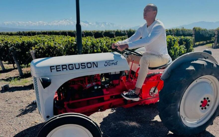 Ολυμπιακός: Ο Τζιοβάνι υποδέχθηκε το καλοκαίρι πάνω σε τρακτέρ - Φωτογραφίες 