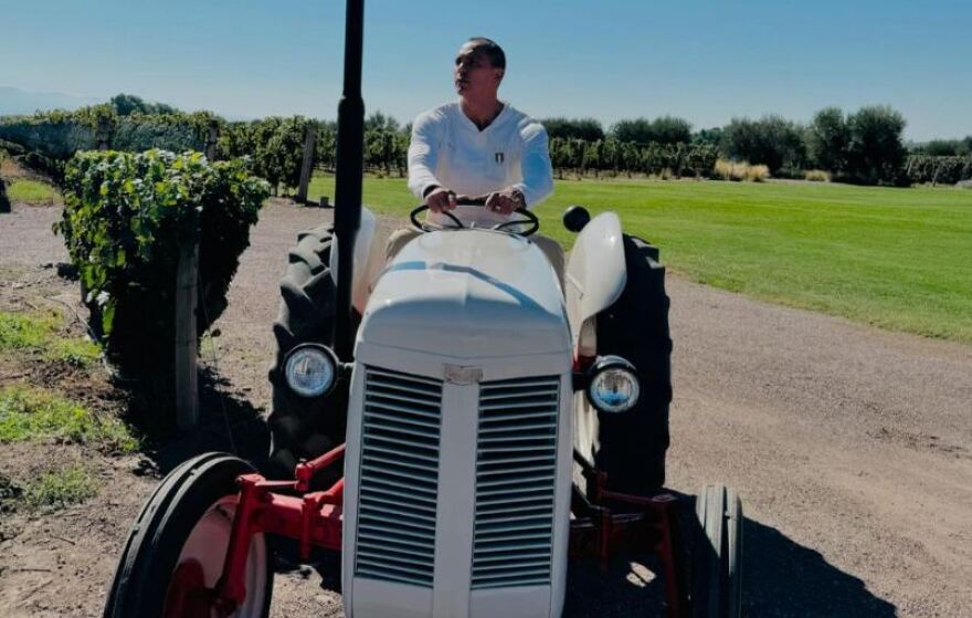 Ολυμπιακός: Ο Τζιοβάνι υποδέχθηκε το καλοκαίρι πάνω σε τρακτέρ - Φωτογραφίες 