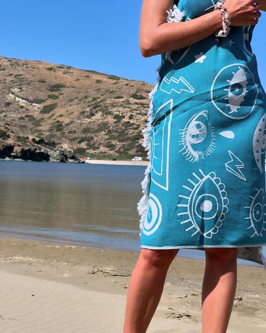 Ζέτα Μακρυπούλια: Φωτογραφίζεται σε παραλία της Κύθνου και εύχεται «καλό καλοκαίρι»