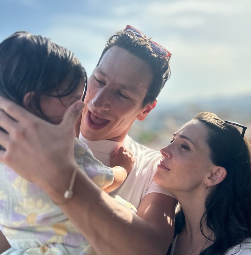 Μιχάλης Σαράντης και Μαίρη Μηνά: Βάφτισαν την κόρη τους - Δείτε βίντεο και φωτογραφίες