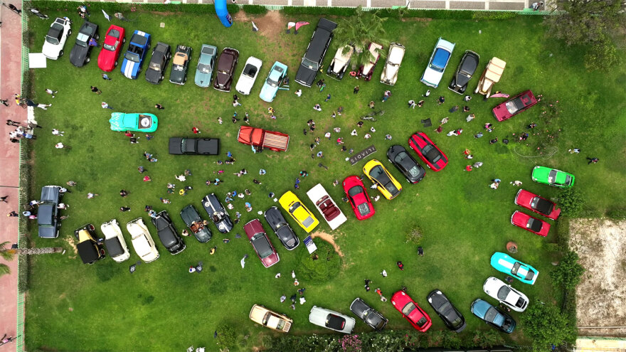 Άλιμος: Μέγα πλήθος στην «Κυριακή των κλασικών» - Πάνω από 35.000 κόσμου απόλαυσαν τα συλλεκτικά οχήματα πλάι στη θάλασσα