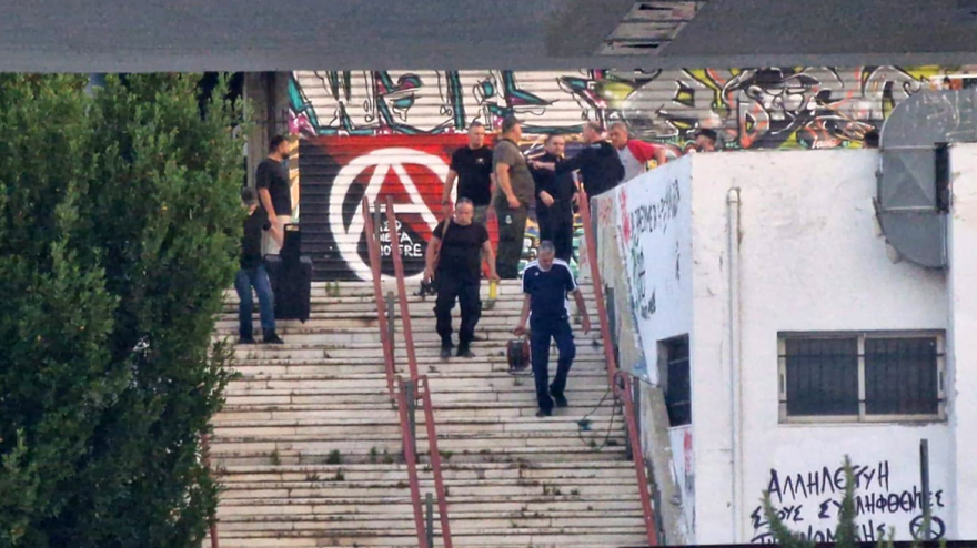 ΑΠΘ: Εκκενώθηκε κατάληψη από το στέκι Primavera - Δείτε βίντεο και φωτογραφίες