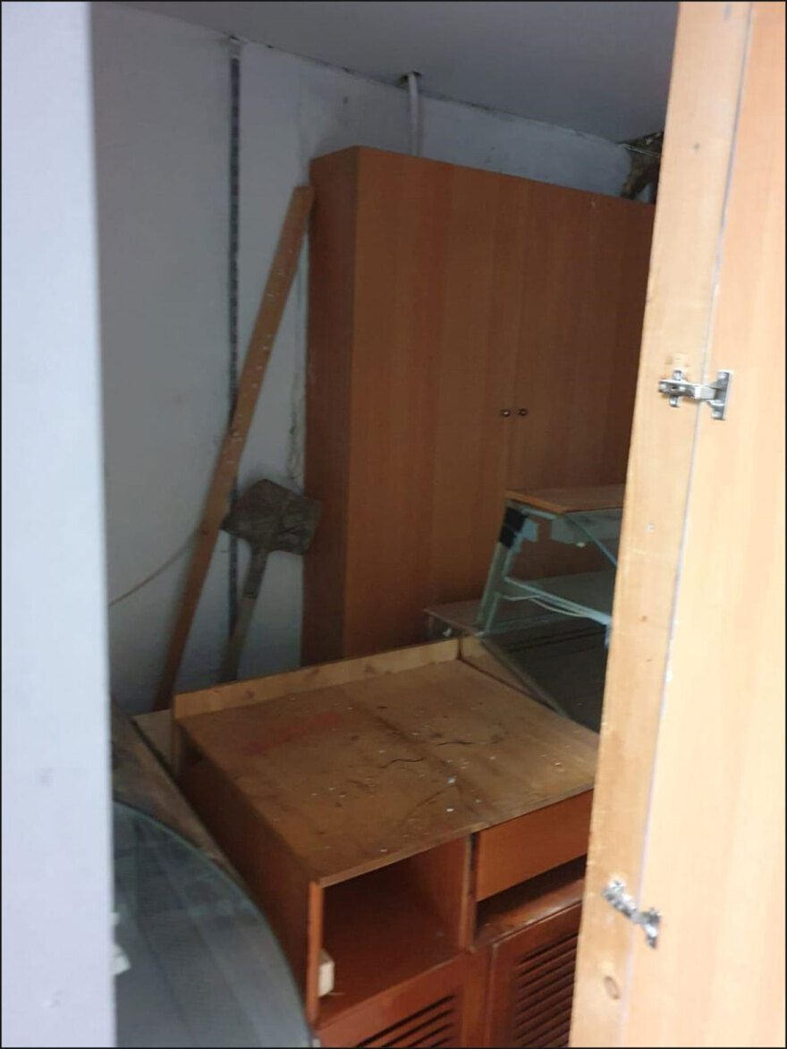 Λοστούς, κοντάρια και κράνη βρήκαν στην κατάληψη στο στέκι Primavera του ΑΠΘ – Δείτε φωτογραφίες