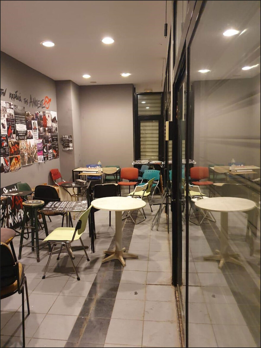 Λοστούς, κοντάρια και κράνη βρήκαν στην κατάληψη στο στέκι Primavera του ΑΠΘ – Δείτε φωτογραφίες