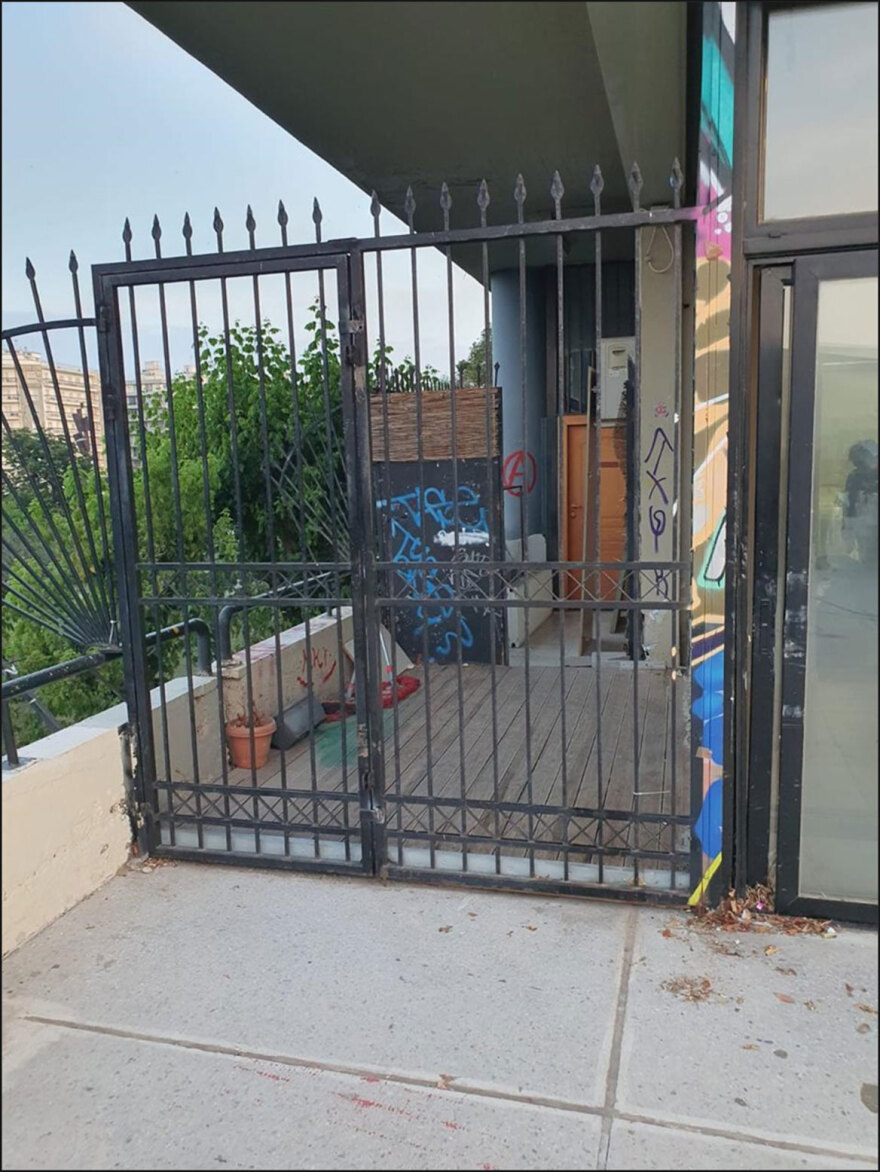 Λοστούς, κοντάρια και κράνη βρήκαν στην κατάληψη στο στέκι Primavera του ΑΠΘ – Δείτε φωτογραφίες