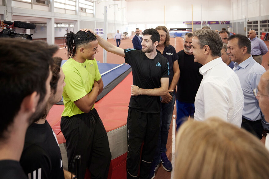 Μητσοτάκης: Συνάντησε Τεντόγλου και Καραλή στο ΟΑΚΑ - «Ενθαρρυντικό ότι οι πρωταθλητές μας εκφράζουν ικανοποίηση»