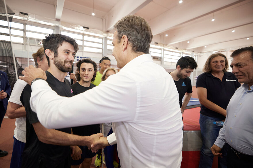 Μητσοτάκης: Συνάντησε Τεντόγλου και Καραλή στο ΟΑΚΑ - «Ενθαρρυντικό ότι οι πρωταθλητές μας εκφράζουν ικανοποίηση»