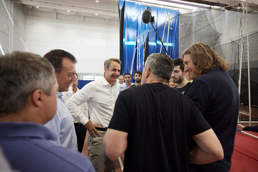 Μητσοτάκης: Συνάντησε Τεντόγλου και Καραλή στο ΟΑΚΑ - «Ενθαρρυντικό ότι οι πρωταθλητές μας εκφράζουν ικανοποίηση»