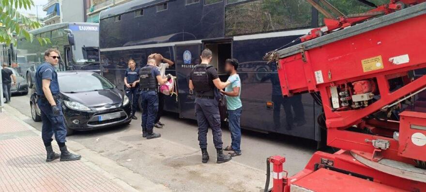 Πατήσια: 40 συλλήψεις για ναρκωτικά και έγγραφα παραμονής σε ειδική αστυνομική επιχείρηση