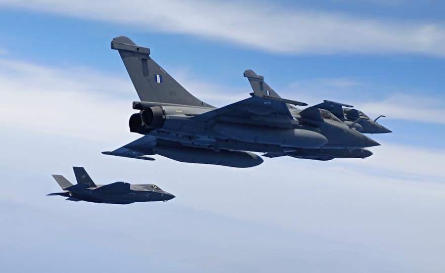 Συνεκπαίδευση 4 ελληνικών Rafale με ιταλικά μαχητικά νότια της Κρήτης - Δείτε φωτογραφίες