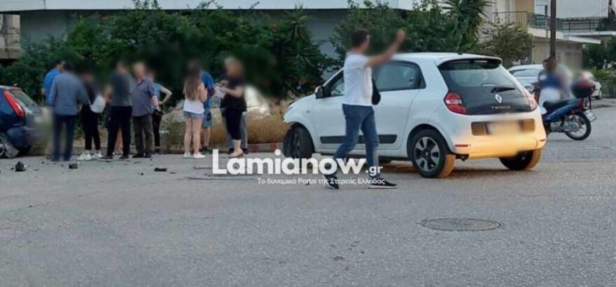 Καραμπόλα στο κέντρο της Λαμίας: Οδηγός παραβίασε το STOP κι έπεσε πάνω σε δύο ΙΧ - Δείτε φωτογραφίες 