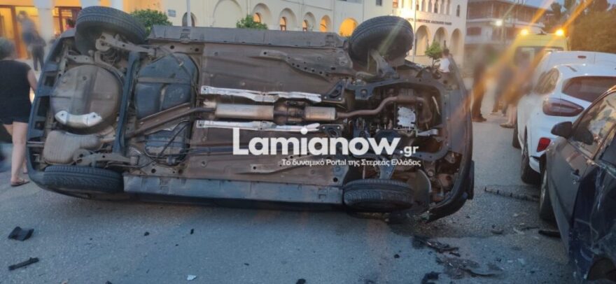 Καραμπόλα στο κέντρο της Λαμίας: Οδηγός παραβίασε το STOP κι έπεσε πάνω σε δύο ΙΧ - Δείτε φωτογραφίες 