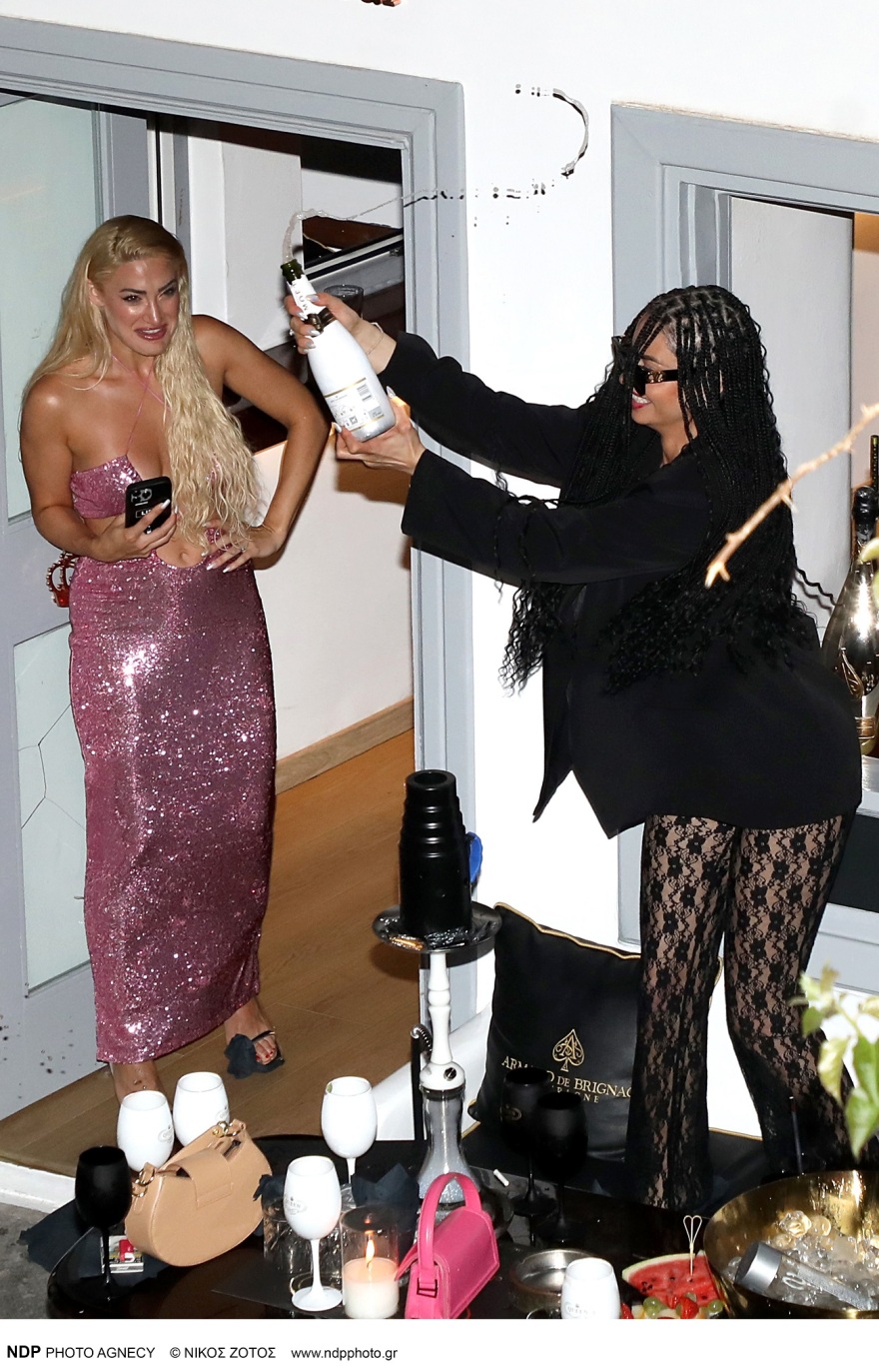 Τούνη και Αλεξανδράκη διασκέδασαν σε μπαρ της Μυκόνου: Οι σαμπάνιες, οι χοροί και το αποκαλυπτικό φόρεμα